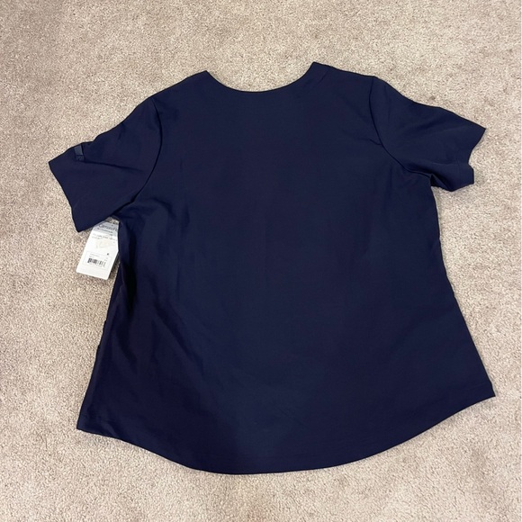 ClimateRight by CuddlDuds 6 Pocket Scrub Top - Picture 11 of 11